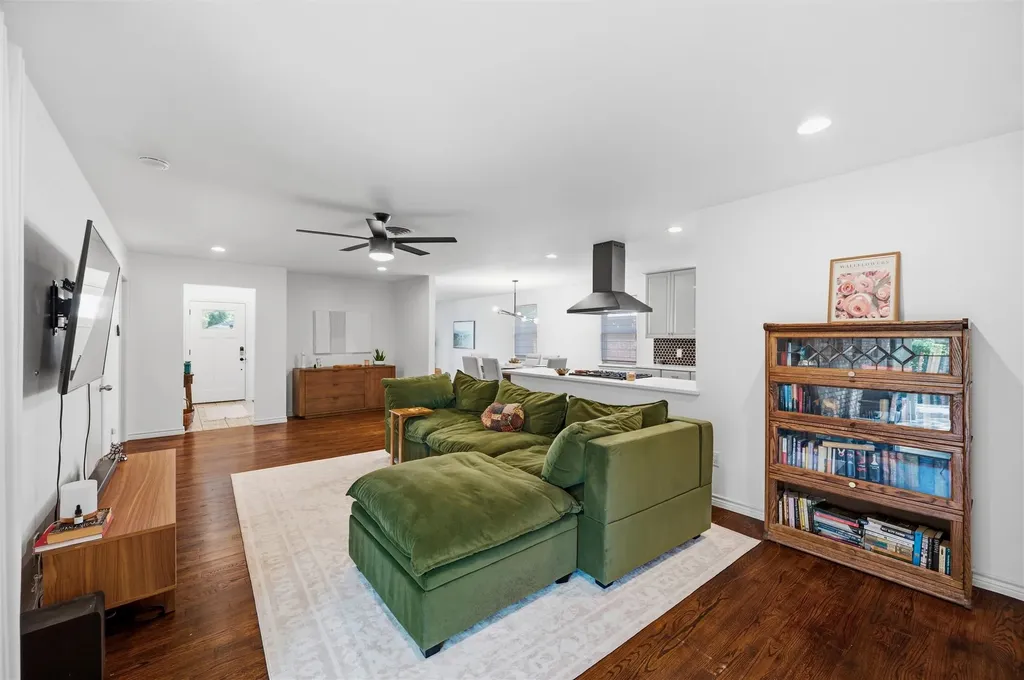 2536 Saint Francis Avenue Dallas TX 75228