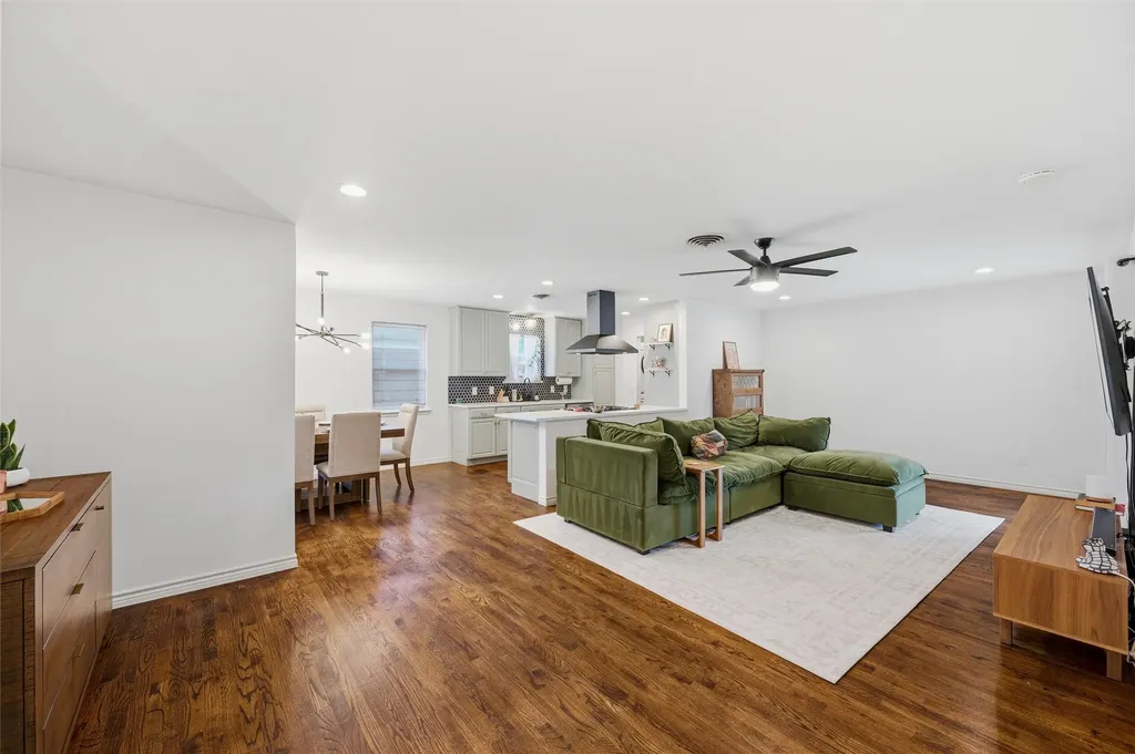 2536 Saint Francis Avenue Dallas TX 75228