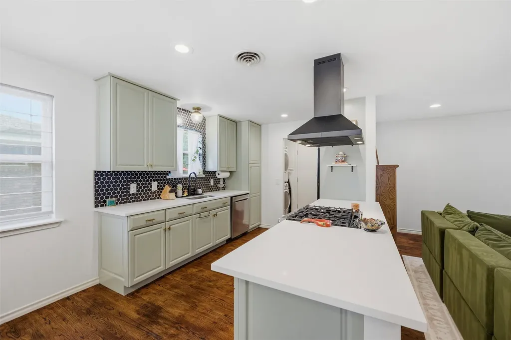 2536 Saint Francis Avenue Dallas TX 75228