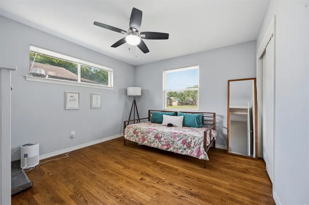 2536 Saint Francis Avenue Dallas TX 75228