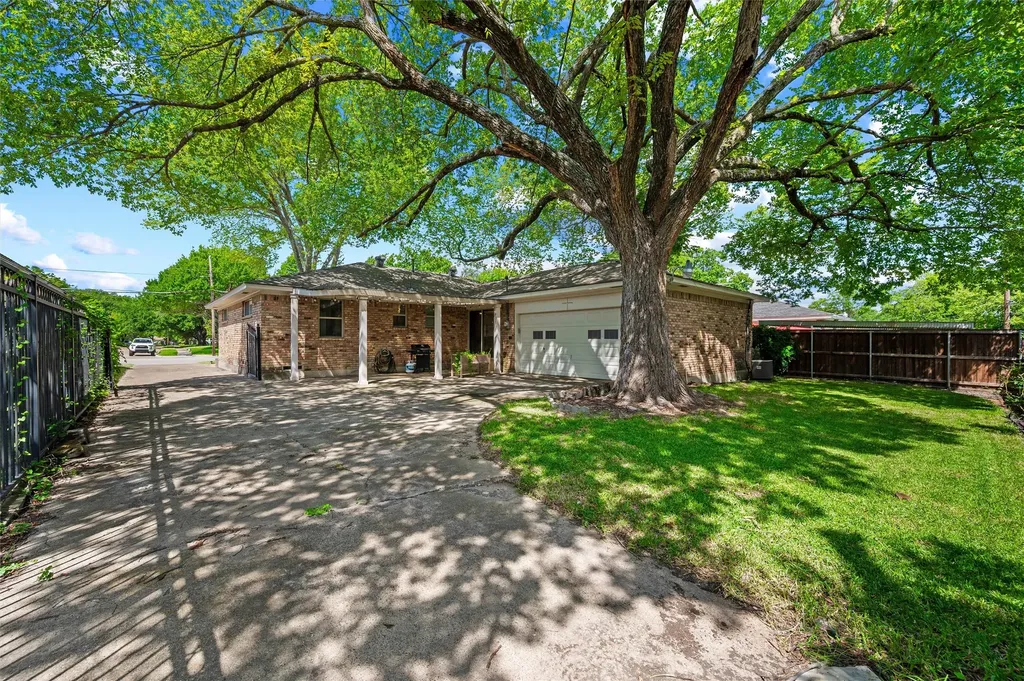 2536 Saint Francis Avenue Dallas TX 75228