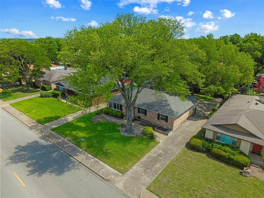 2536 Saint Francis Avenue Dallas TX 75228