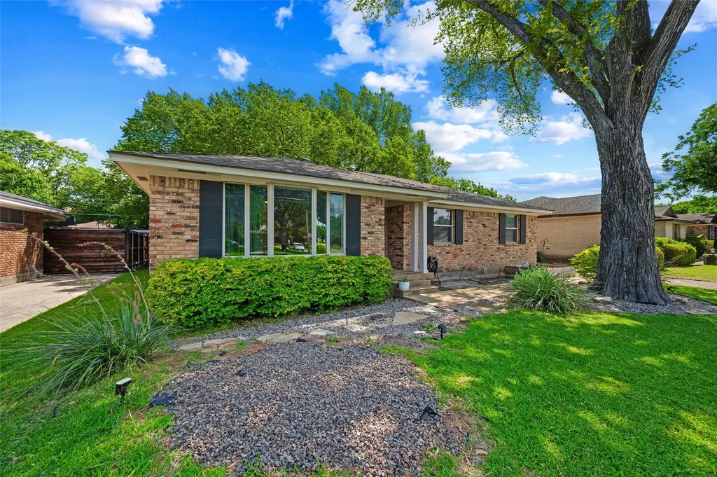 2536 Saint Francis Avenue Dallas TX 75228