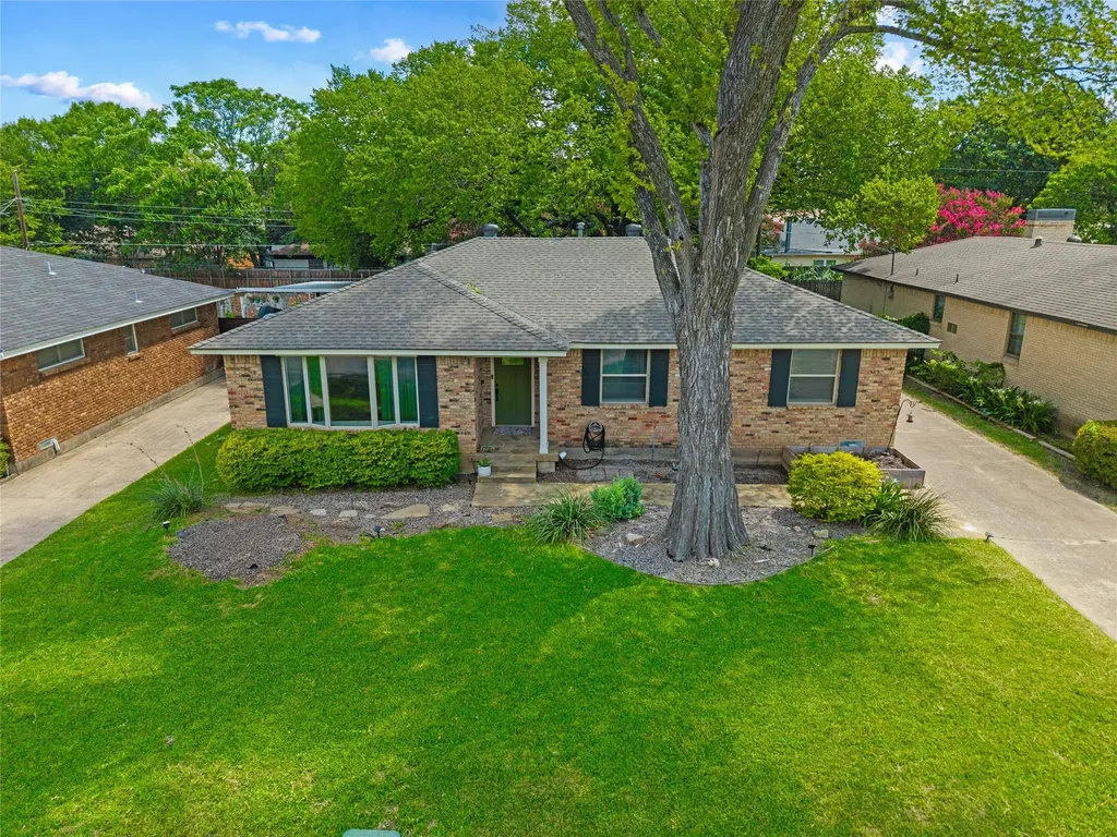 2536 Saint Francis Avenue Dallas TX 75228