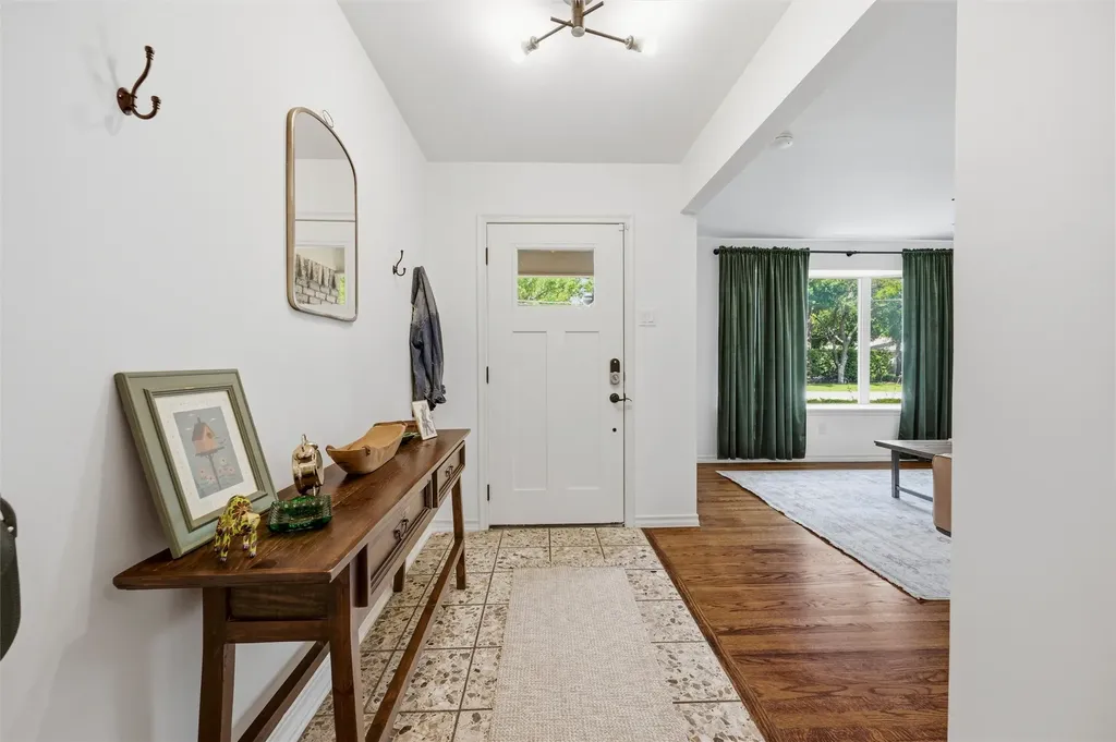 2536 Saint Francis Avenue Dallas TX 75228