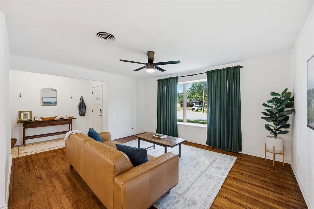 2536 Saint Francis Avenue Dallas TX 75228