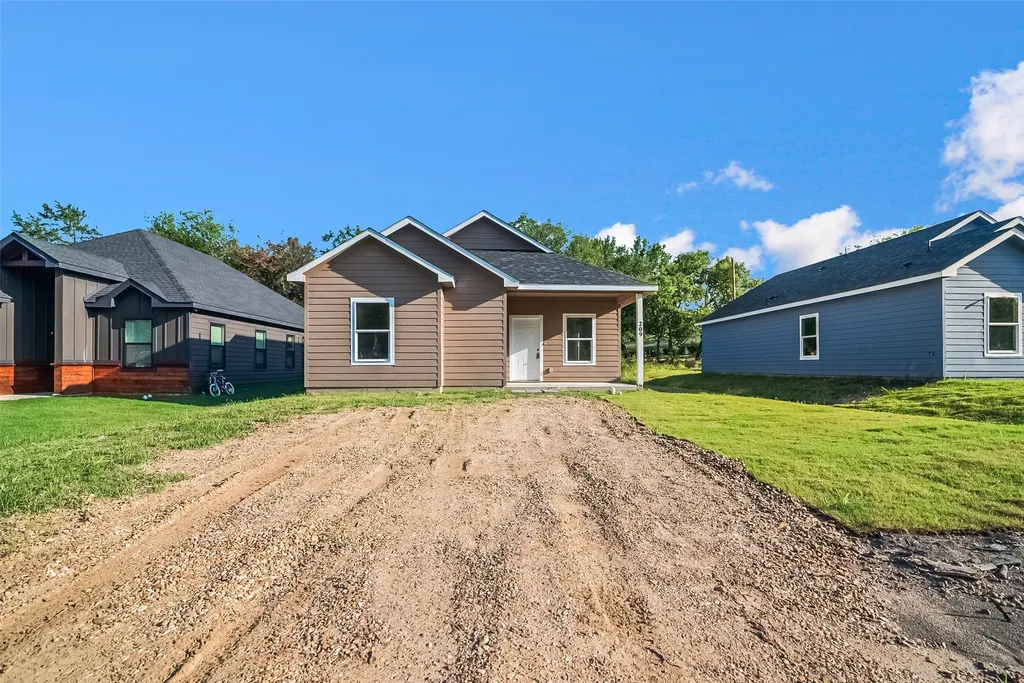 209 W Elm Street Whitewright TX 75491