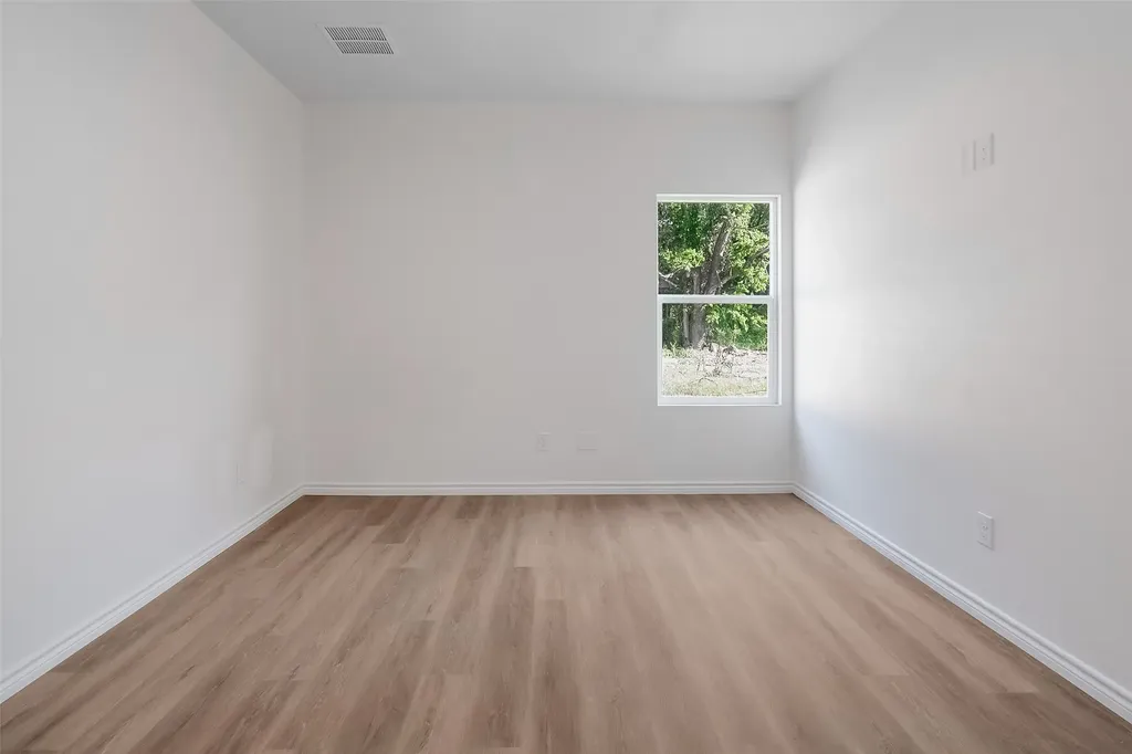 209 W Elm Street Whitewright TX 75491