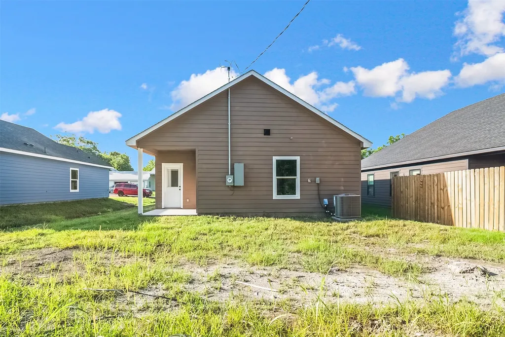 209 W Elm Street Whitewright TX 75491