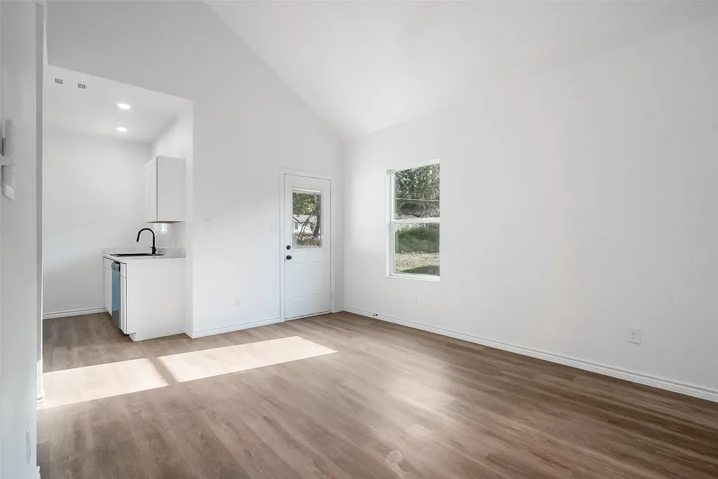 209 W Elm Street Whitewright TX 75491