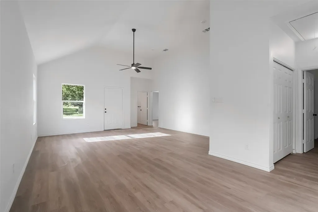 209 W Elm Street Whitewright TX 75491