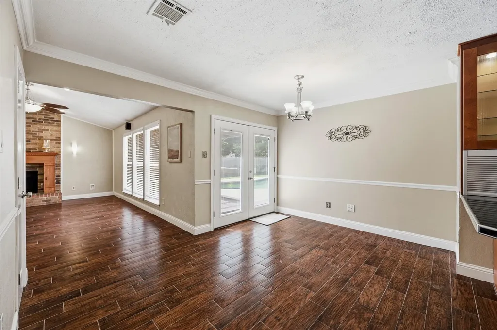 2713 Riviera Drive Garland TX 75040