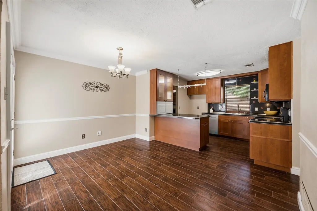 2713 Riviera Drive Garland TX 75040