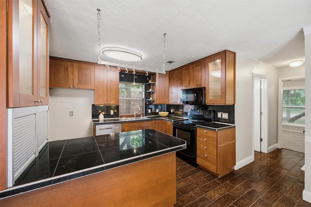 2713 Riviera Drive Garland TX 75040