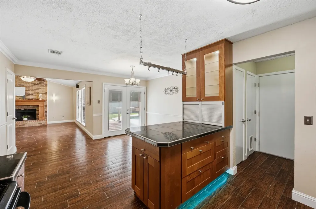 2713 Riviera Drive Garland TX 75040