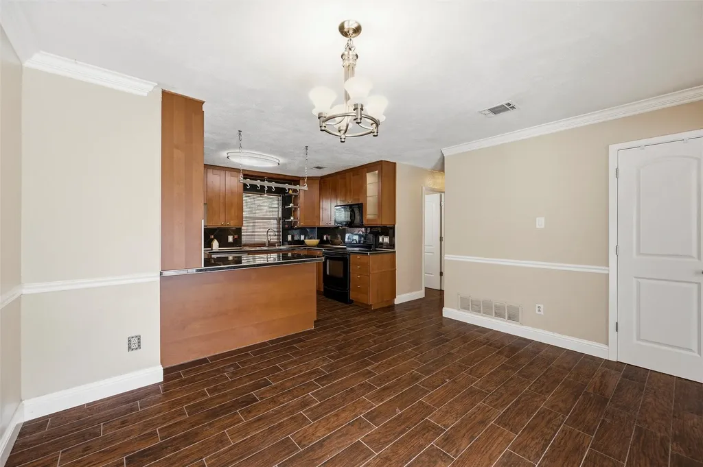 2713 Riviera Drive Garland TX 75040