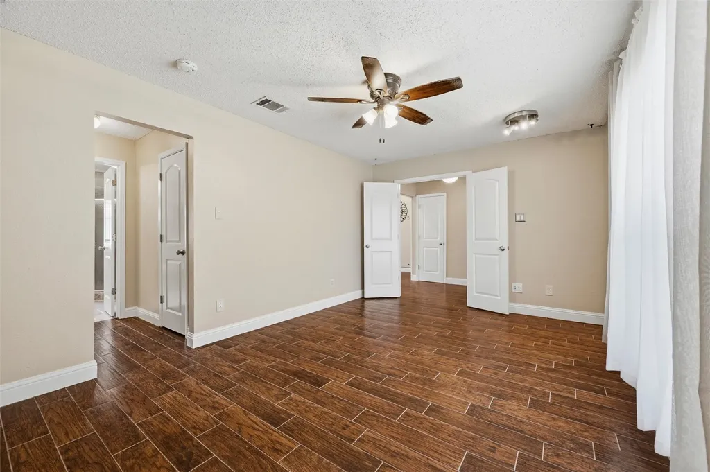 2713 Riviera Drive Garland TX 75040