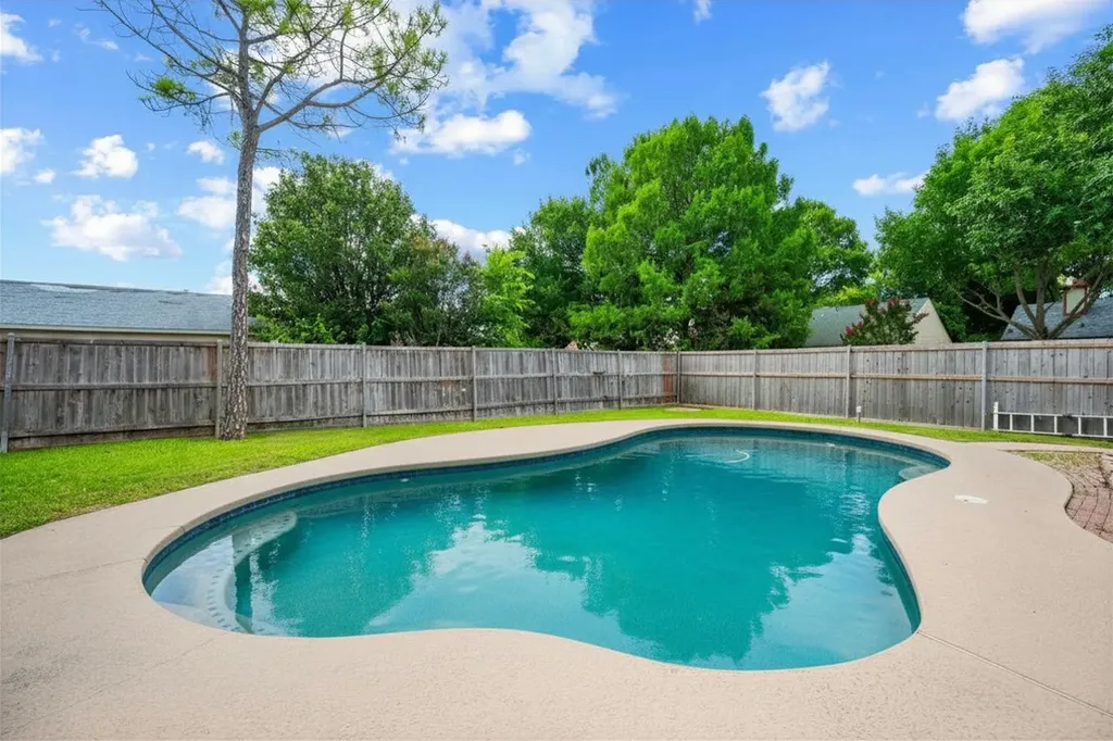 2713 Riviera Drive Garland TX 75040