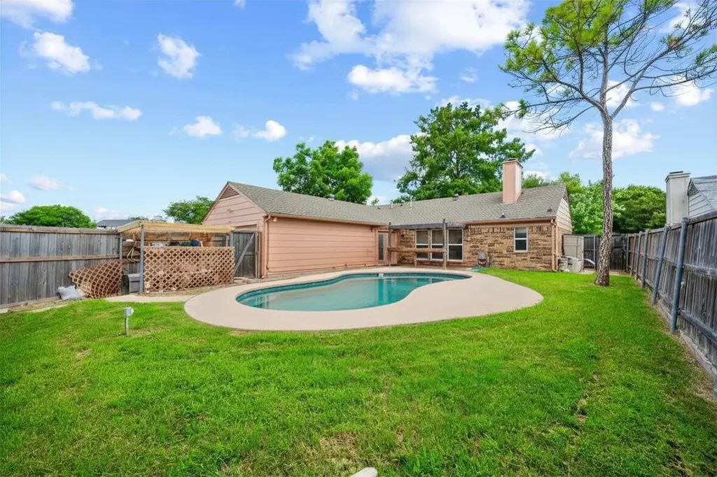 2713 Riviera Drive Garland TX 75040