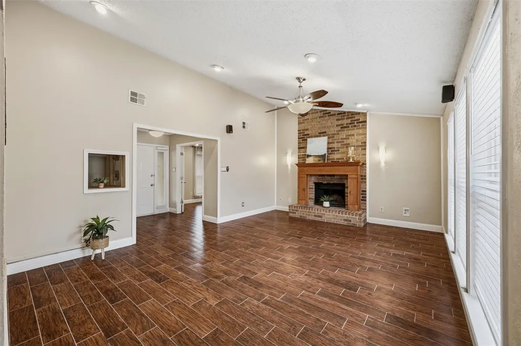 2713 Riviera Drive Garland TX 75040