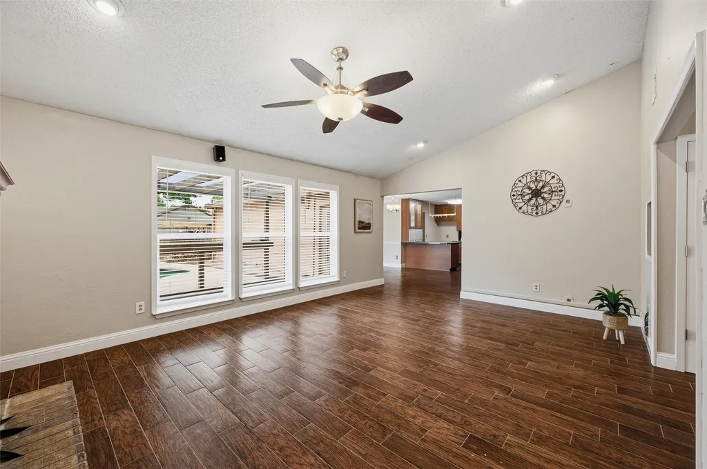 2713 Riviera Drive Garland TX 75040