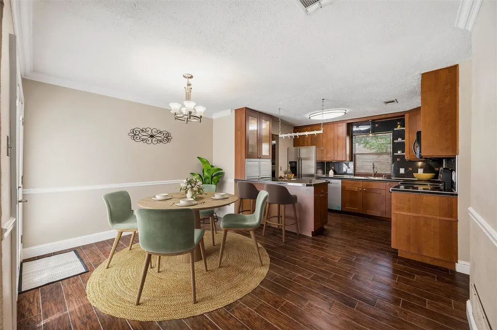 2713 Riviera Drive Garland TX 75040