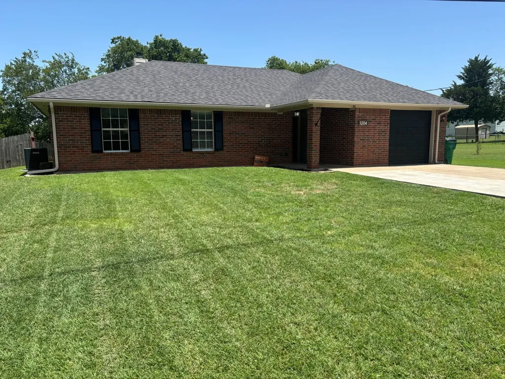 1204 Cooke Street Nocona TX 76255