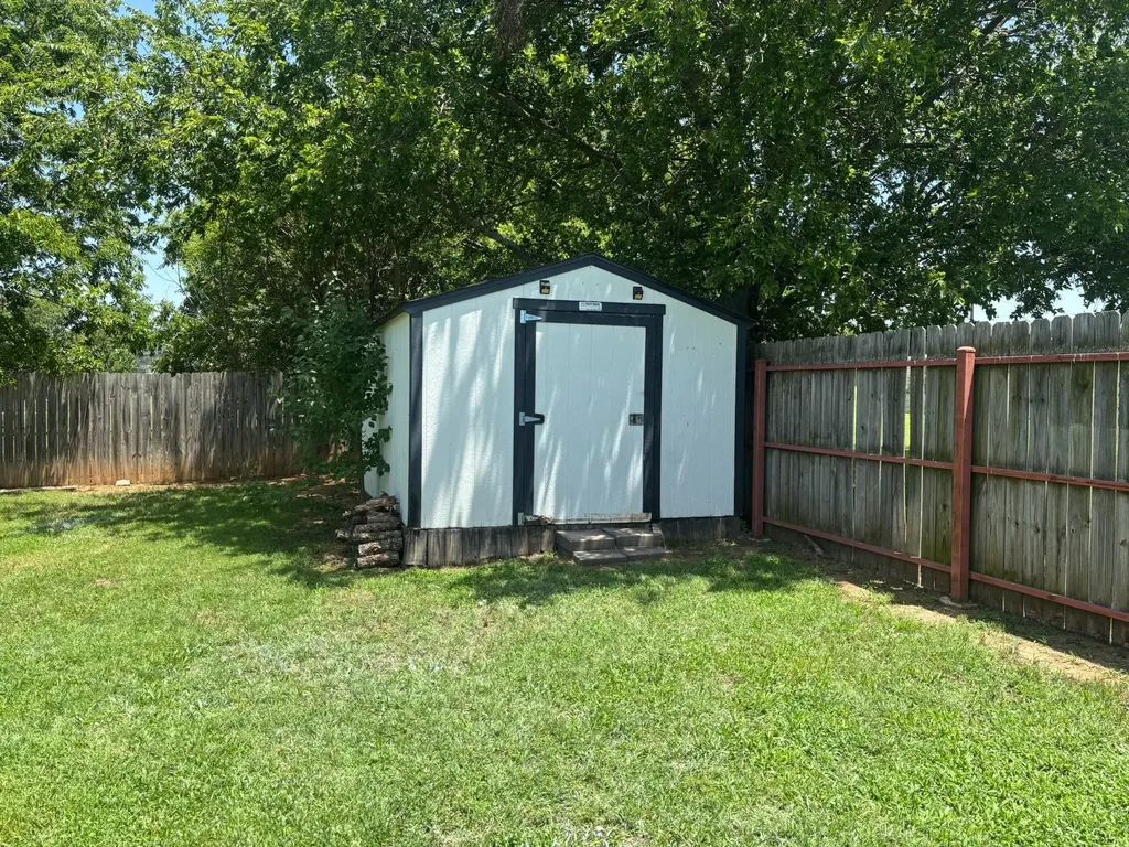 1204 Cooke Street Nocona TX 76255