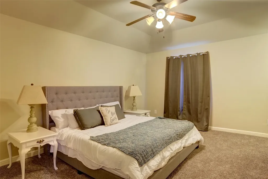 751 N Sherman Avenue Van Alstyne TX 75495