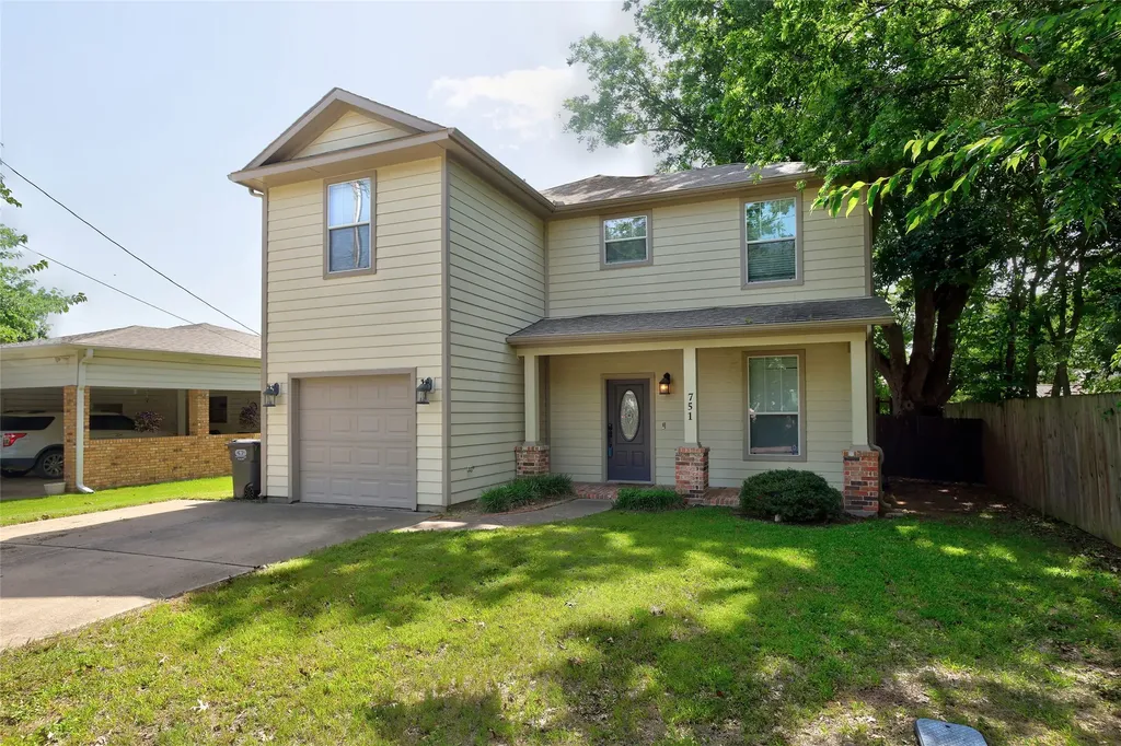 751 N Sherman Avenue Van Alstyne TX 75495