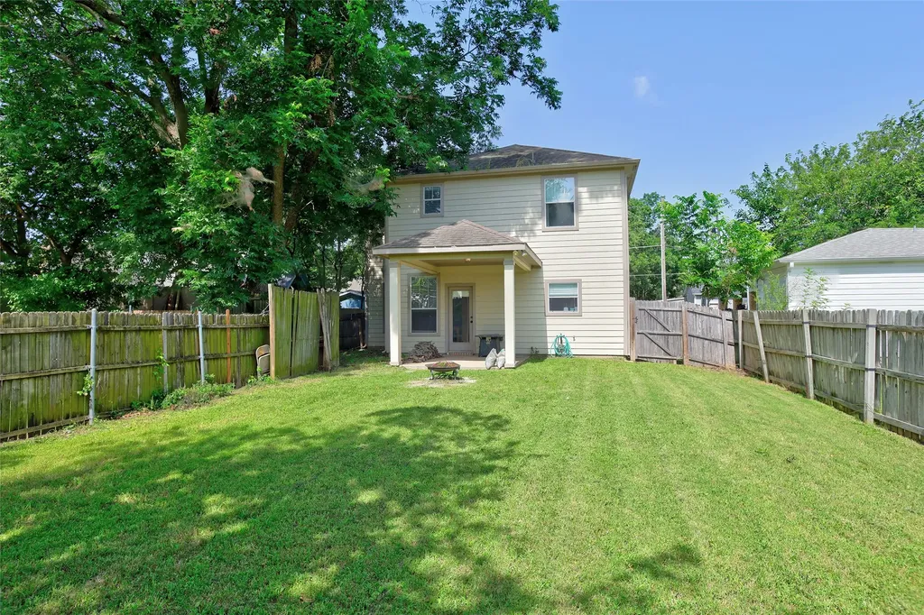 751 N Sherman Avenue Van Alstyne TX 75495