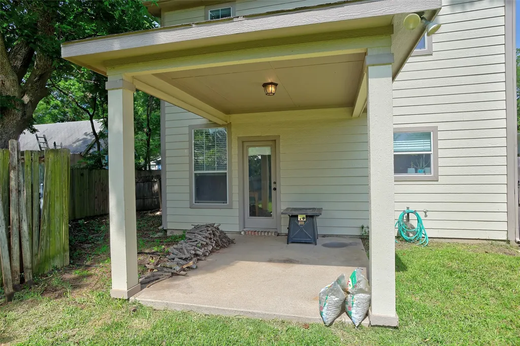 751 N Sherman Avenue Van Alstyne TX 75495
