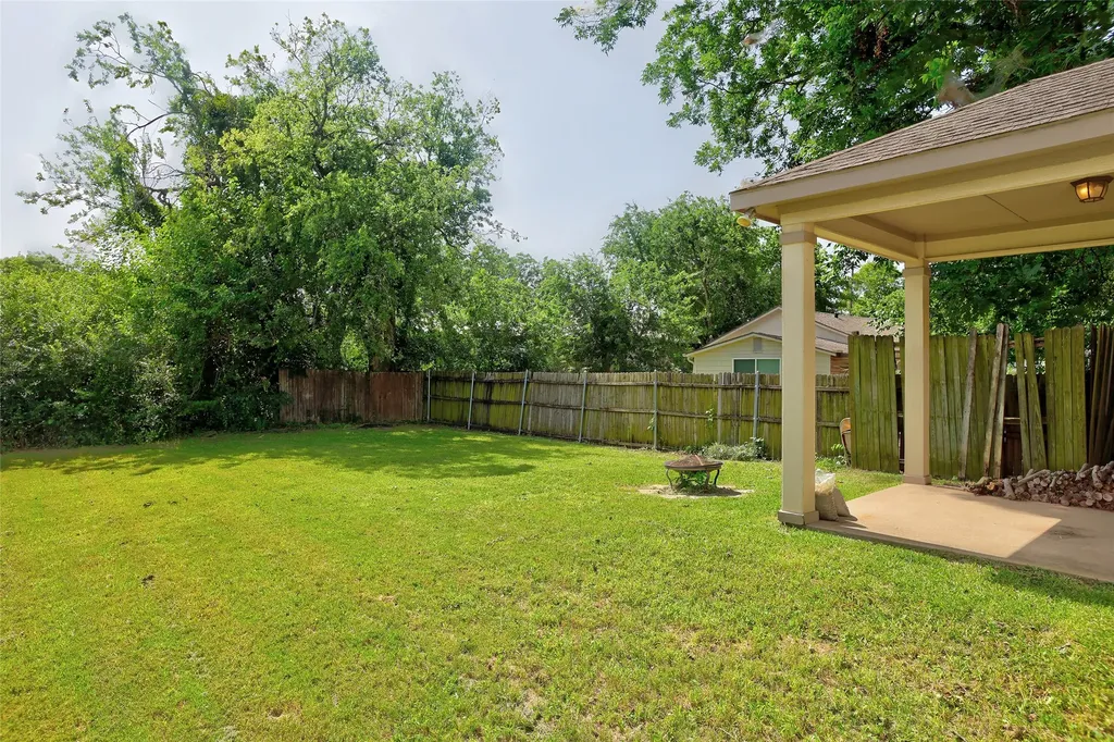751 N Sherman Avenue Van Alstyne TX 75495