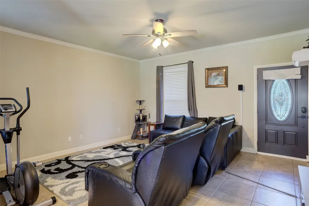 751 N Sherman Avenue Van Alstyne TX 75495