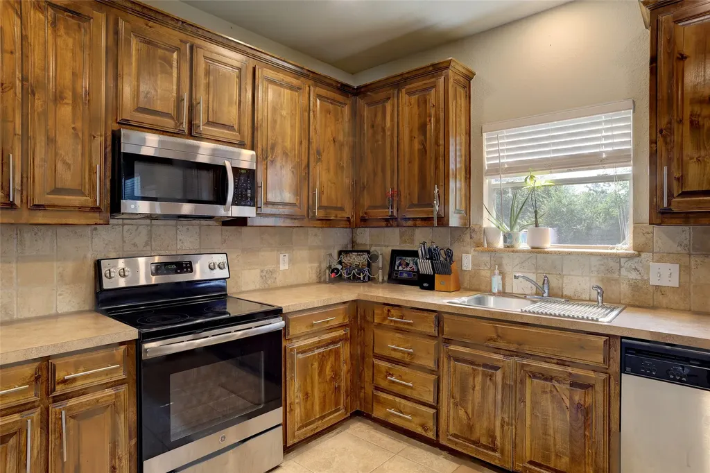 751 N Sherman Avenue Van Alstyne TX 75495