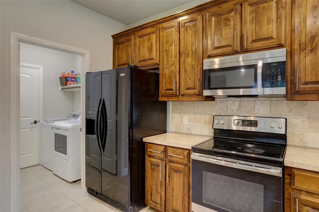 751 N Sherman Avenue Van Alstyne TX 75495