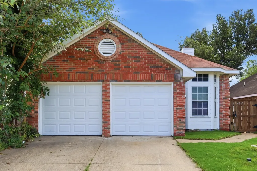 4215 Scarsdale Lane Dallas TX 75227