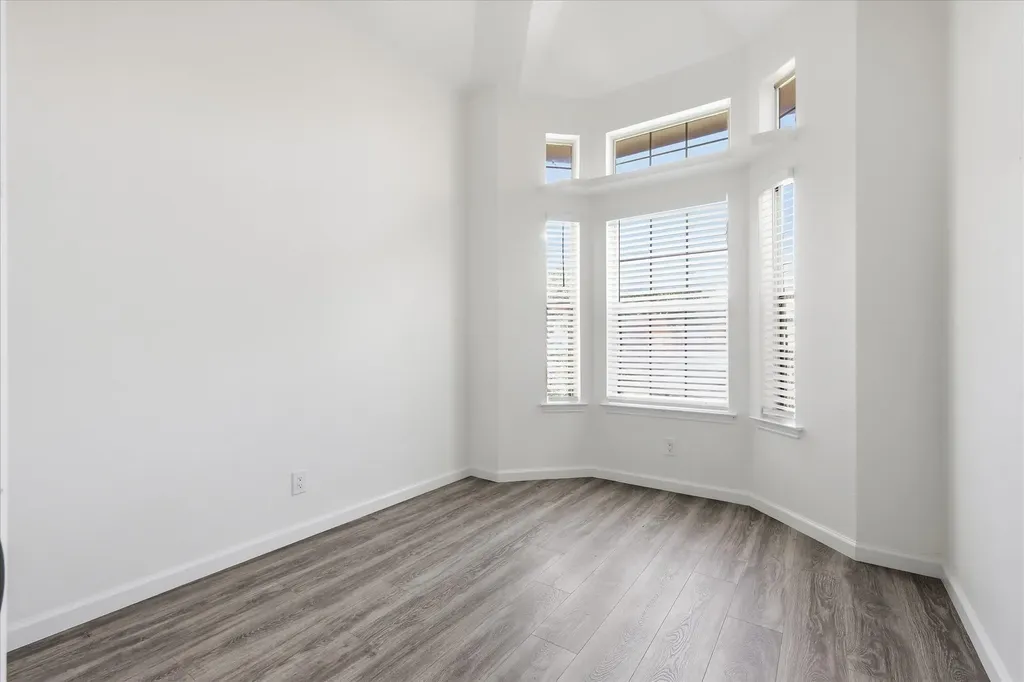 4215 Scarsdale Lane Dallas TX 75227