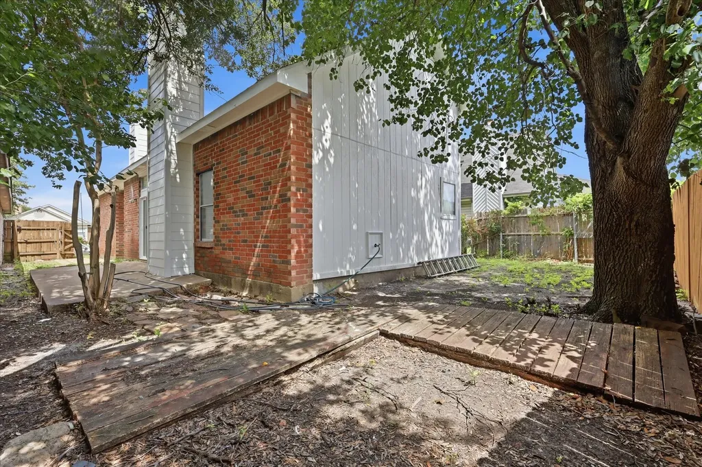 4215 Scarsdale Lane Dallas TX 75227