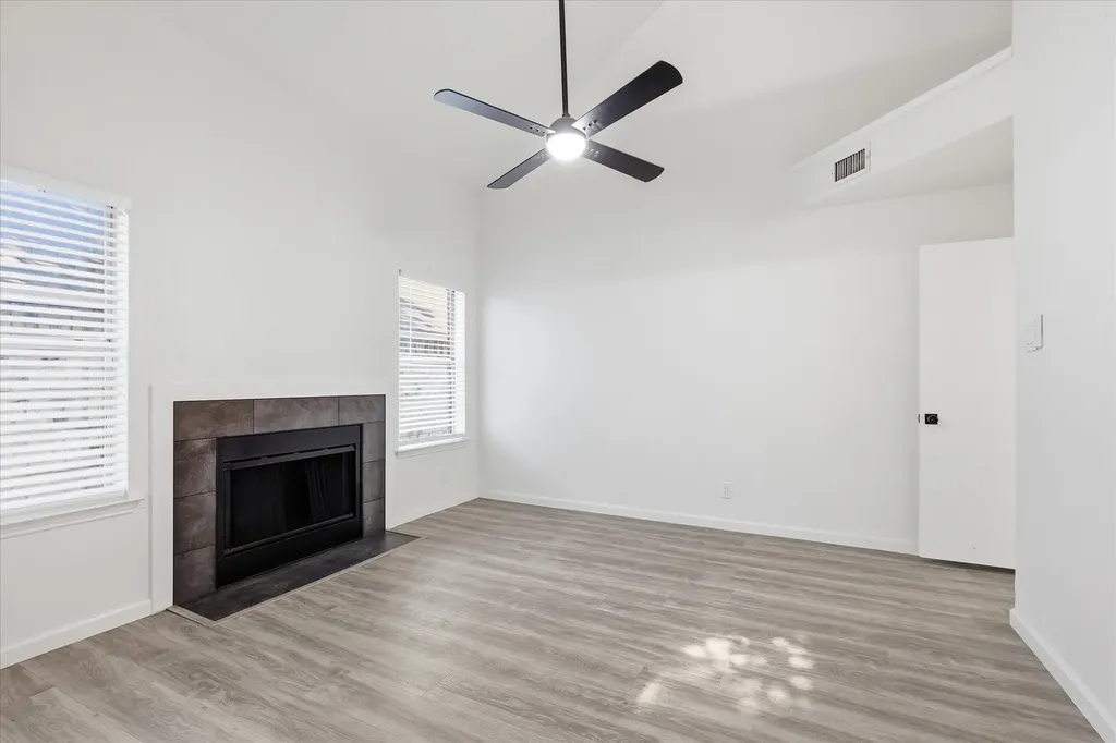4215 Scarsdale Lane Dallas TX 75227