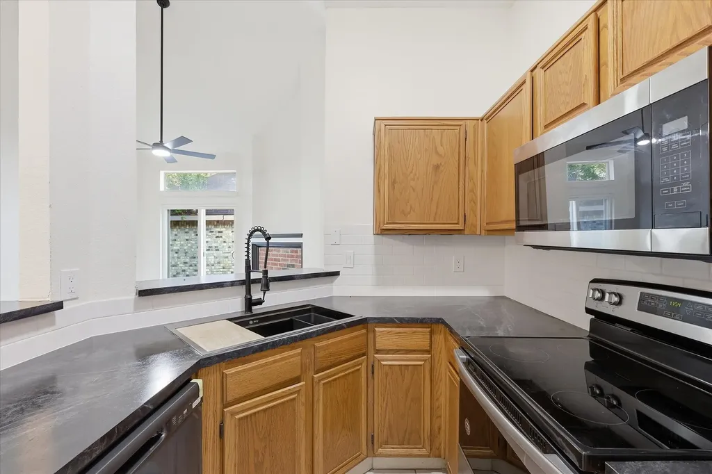 4215 Scarsdale Lane Dallas TX 75227