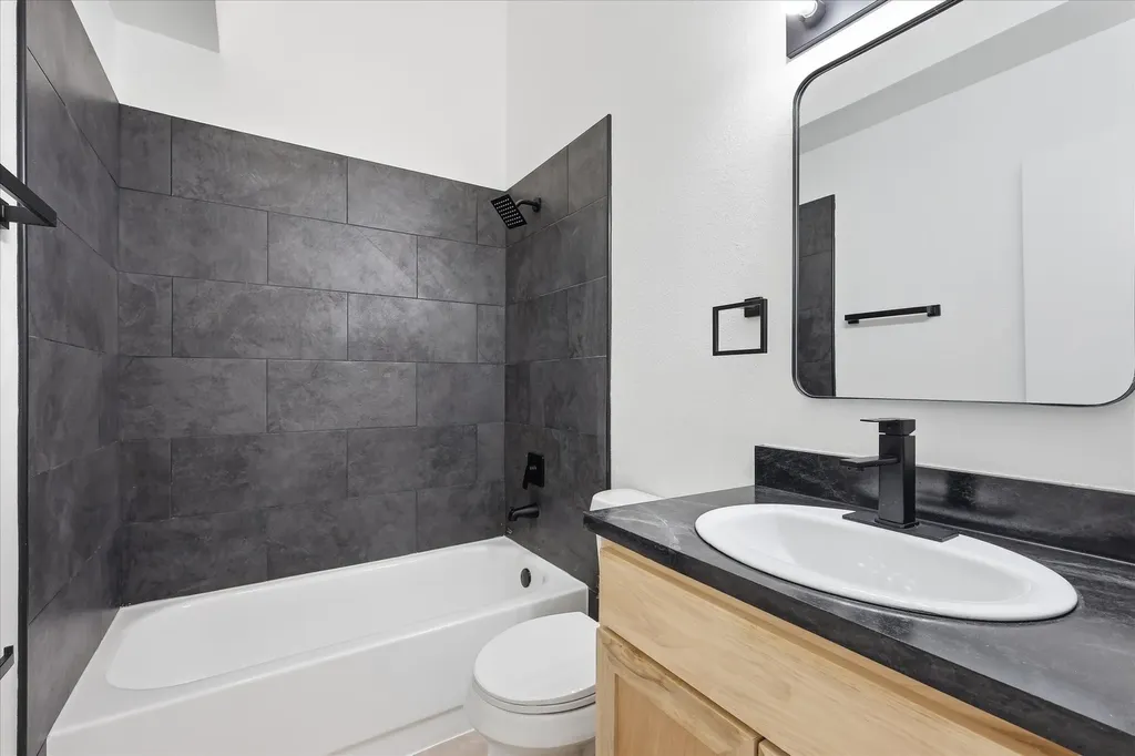 4215 Scarsdale Lane Dallas TX 75227