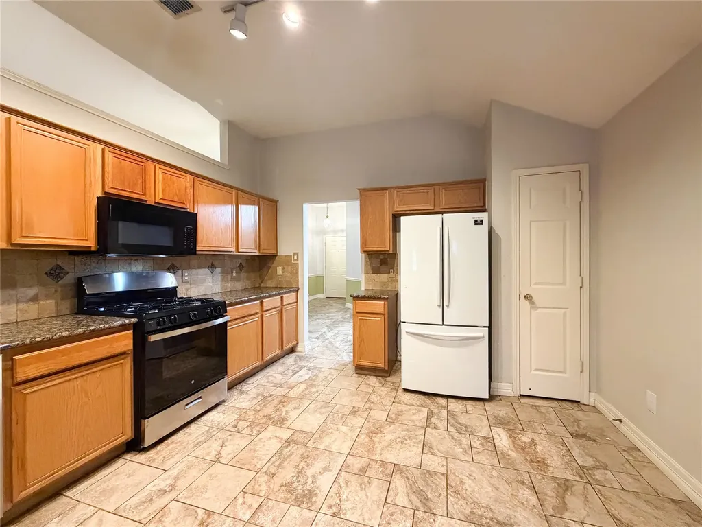 2752 Scarborough Drive Grand Prairie TX 75052