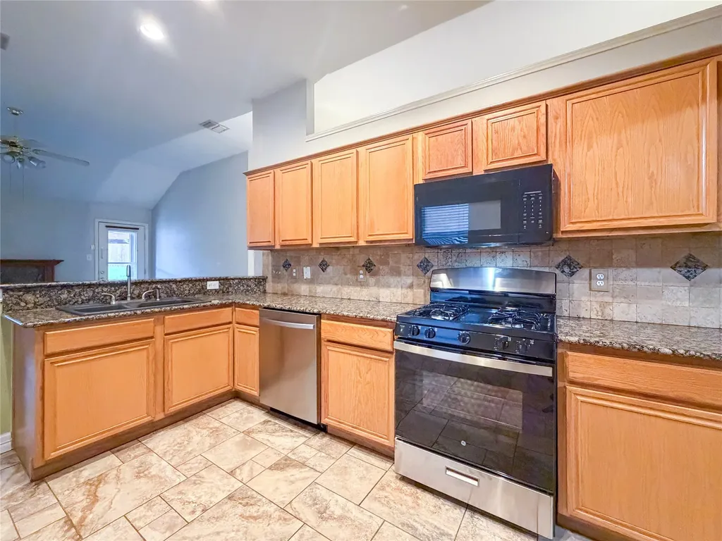 2752 Scarborough Drive Grand Prairie TX 75052