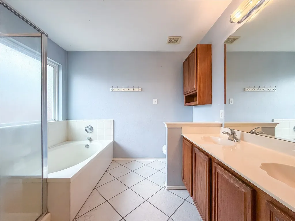 2752 Scarborough Drive Grand Prairie TX 75052