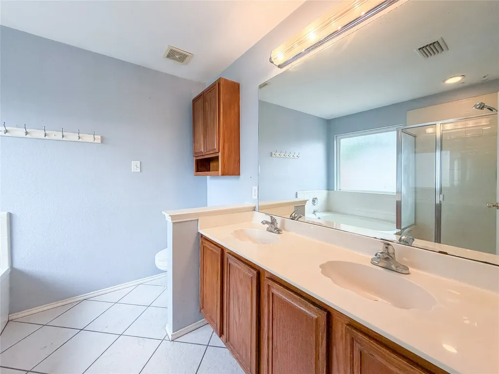 2752 Scarborough Drive Grand Prairie TX 75052