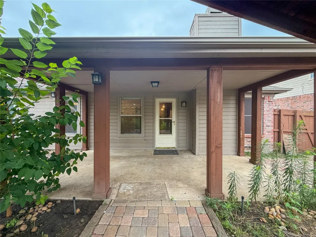 2752 Scarborough Drive Grand Prairie TX 75052