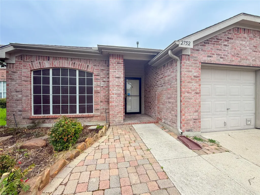 2752 Scarborough Drive Grand Prairie TX 75052