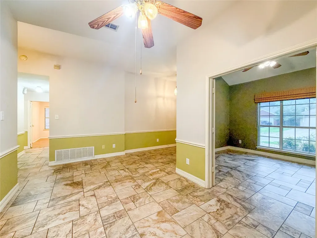 2752 Scarborough Drive Grand Prairie TX 75052