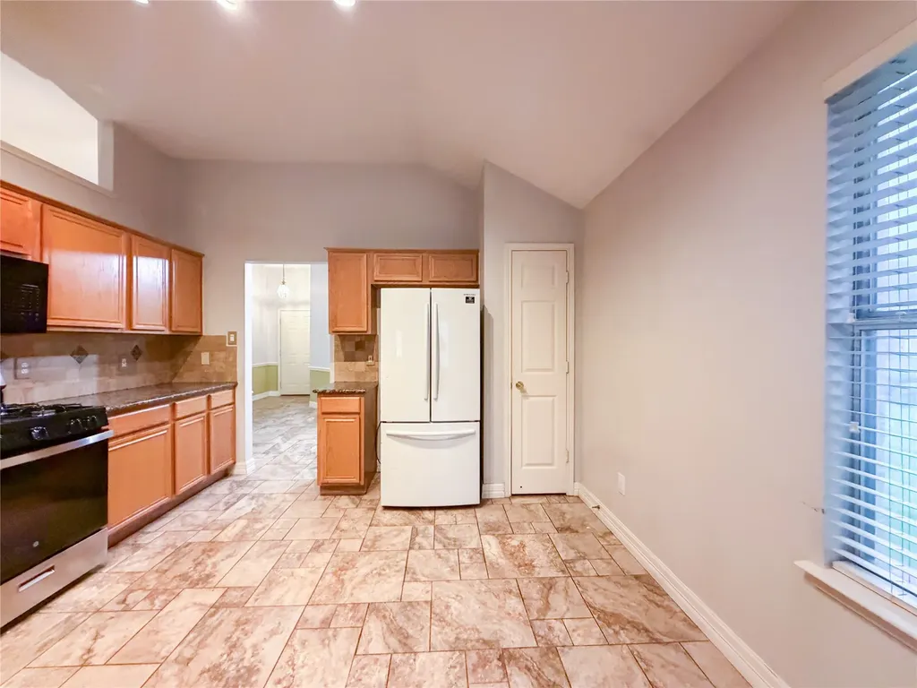 2752 Scarborough Drive Grand Prairie TX 75052